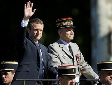 Γαλλία: Παραιτήθηκε ο αρχηγός των Ενόπλων Δυνάμεων για τις περικοπές του Μακρόν στον αμυντικό προϋπολογισμό